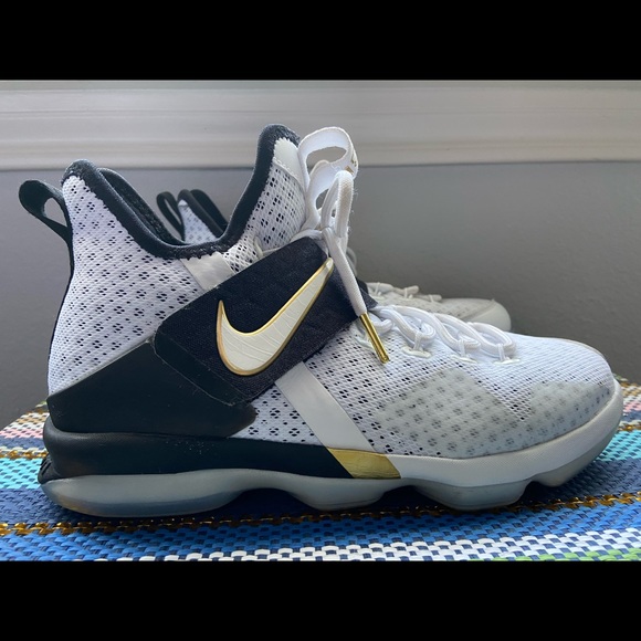 nike lebron 14 bhm